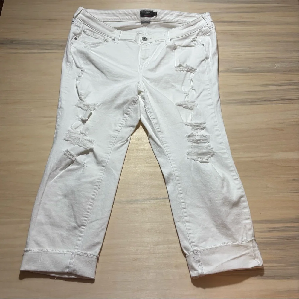 Torrid White Cropped Distressed Jeans - Picture 1 of 6